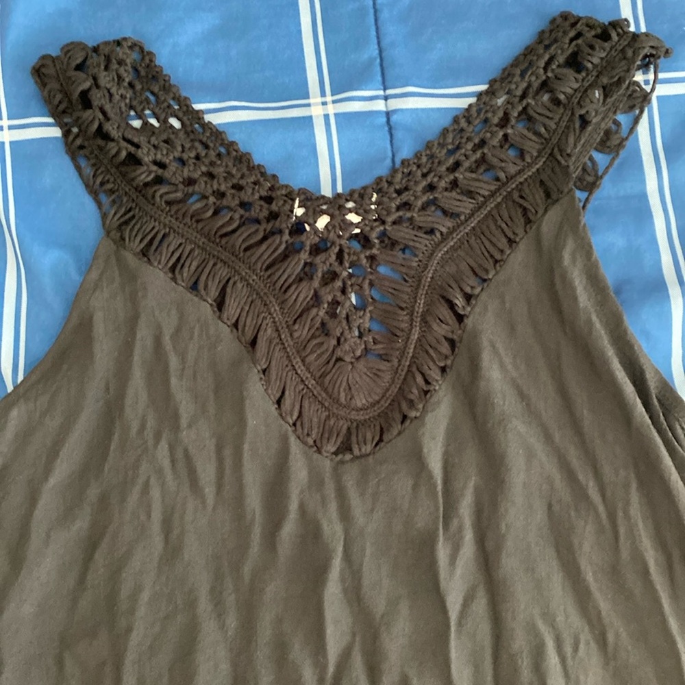 Black Fringe Sleeveless v-neck Top - Picture 11 of 17